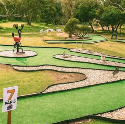 Woop Woop mini golf.png